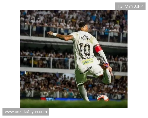 足球任意球贴地弹射破门：一次精彩绝伦的瞬间